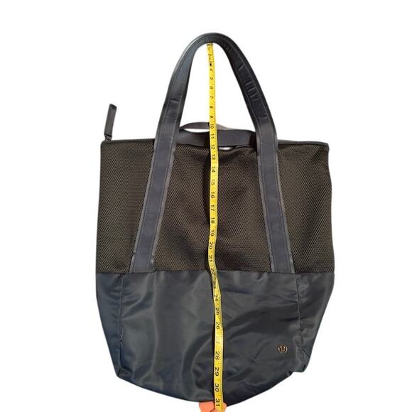 Lululemon Hot Mesh Tote bag Navy Blue Gym Beach Commuter Travel  large handbag - Picture 11 of 14